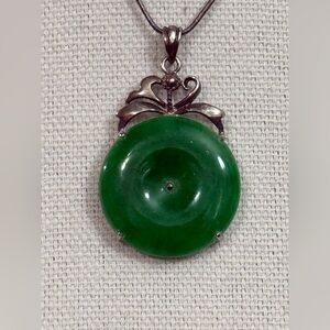 Elegant Green Pendant Necklace